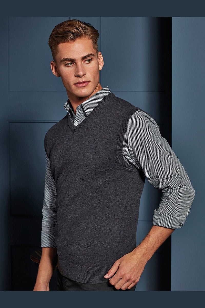 Sleeveless knitted sweater