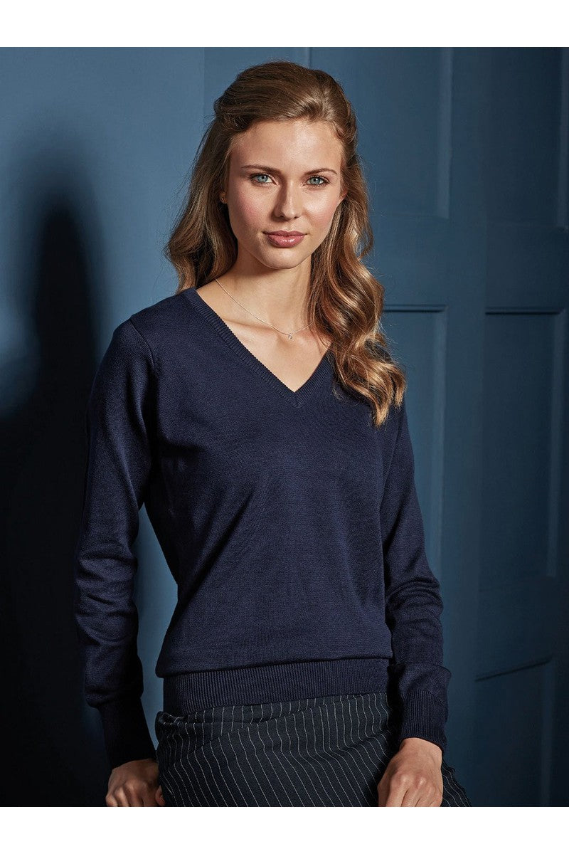 Women's v-neck knitted sweater